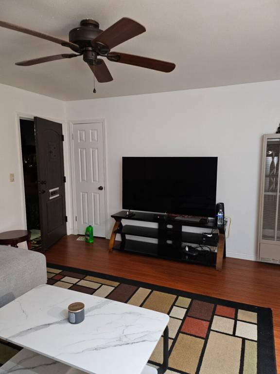 Cozy and Private One Bedroom next to everything — photo 2