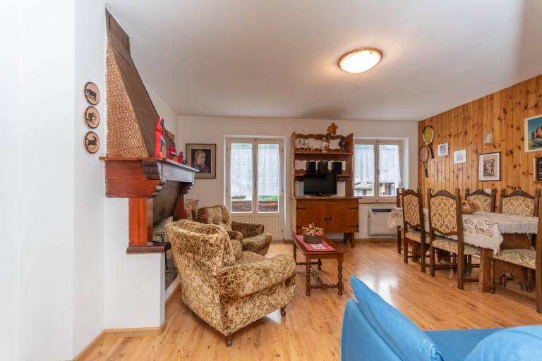 Apartment with terrace, barbecue & yard — photo 4