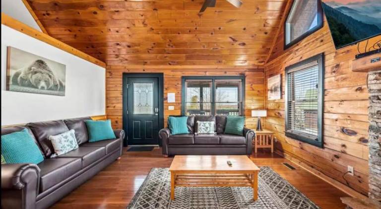 Vacation home with hot tub, pool & grill | Pets are welcome — photo 2