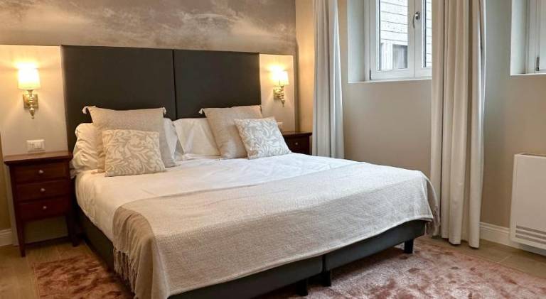 Serviced apartment with yard, pool & sauna | Pets allowed in Siena