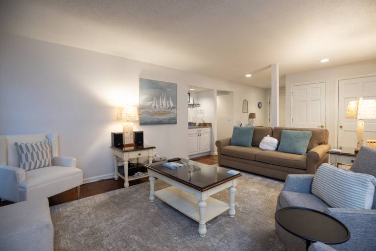 246 Evian Villas: Beautiful 2 Bedroom, Free Bikes, Pool, Tennis, Pet Friendly — photo 3