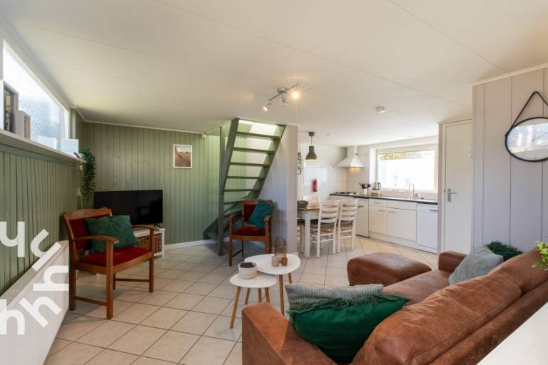 Vacation home with patio — photo 3