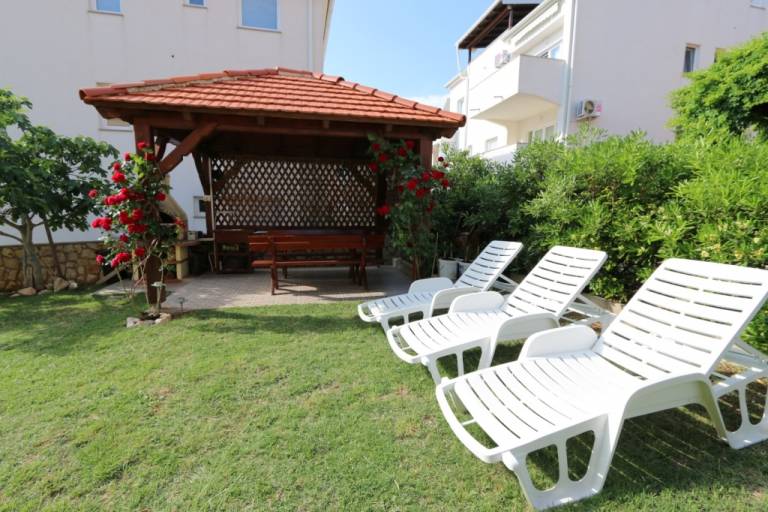 Rental apartment with barbeque & garden — photo 5