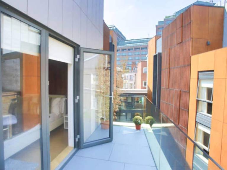 Pension Central London