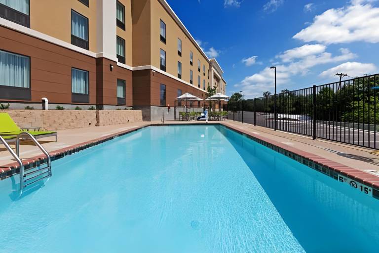 Hampton Inn & Suites Georgetown — photo 4
