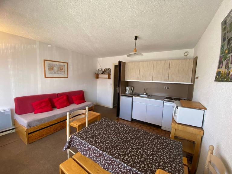 Cozy 4-Person Studio in Central Alpe d'Huez, Near Shops and Slopes in Huez