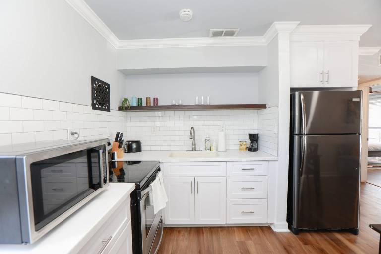 Sojourn Near Beach 2 BR 2 BA at Beach Cottages — photo 4