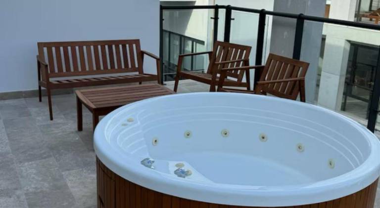 Rental apartment with jacuzzi & pool — photo 5