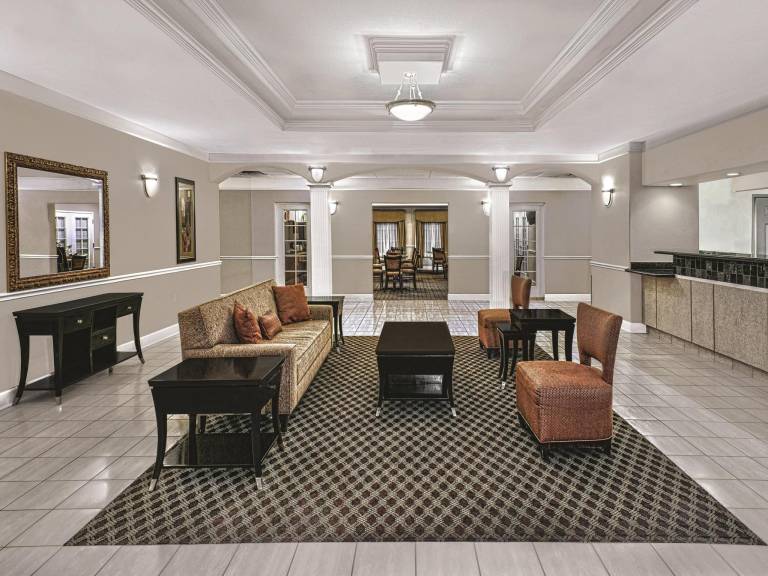 La Quinta Inn & Suites by Wyndham Stephenville — photo 2