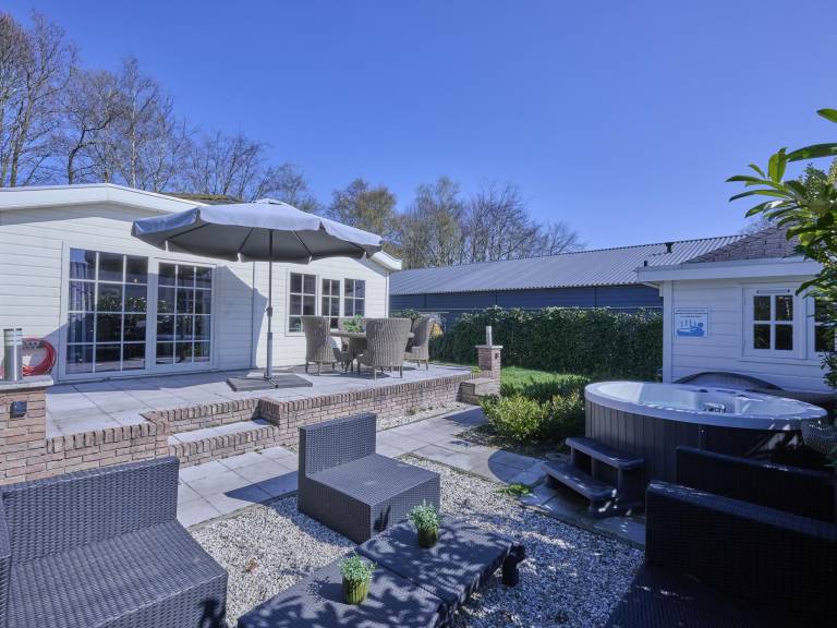 Schöner Bungalow mit Garten und Wohlbefinden