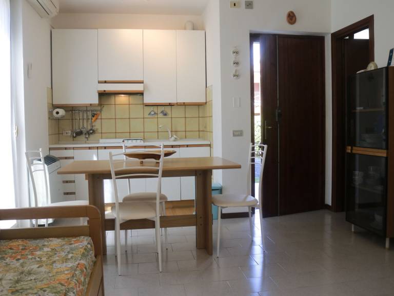 Holiday apartment with yard, pool & terrace — photo 5