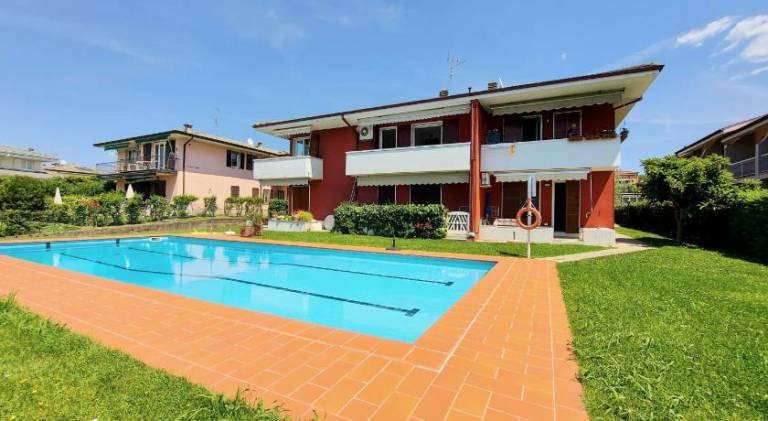 Holiday apartment with pool in Affi
