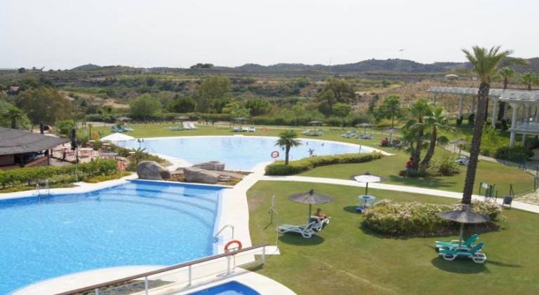 Apartment with pool, sauna & hot tub in Estepona