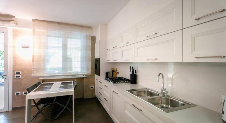 Apartment with BBQ, yard & patio — photo 4