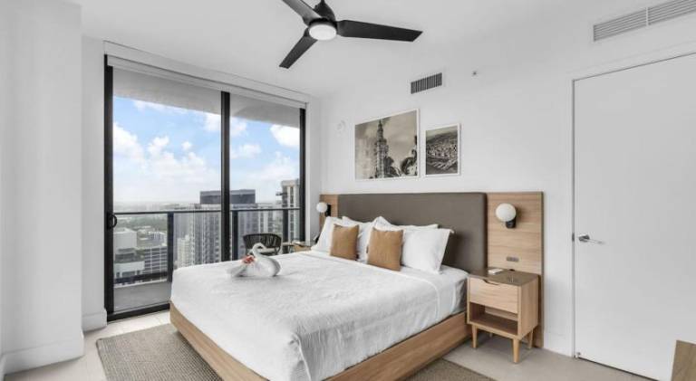 Wonderful apartment with pool | Near Bayside Marketplace | Good for workation | Pet-friendly — photo 2