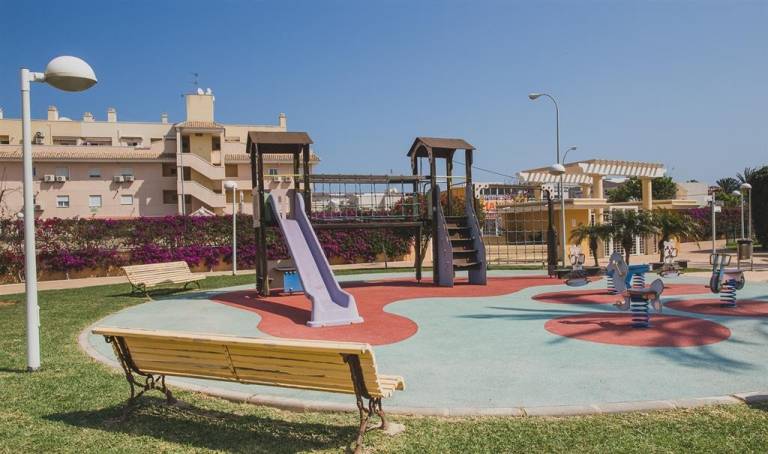 Child-friendly wonderful holiday apartment with patio, yard & pool | Next to the beach | Pet-friendly — photo 5