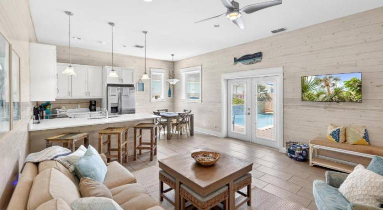 Big vacation home with pool | Beach nearby | Pets allowed — photo 3