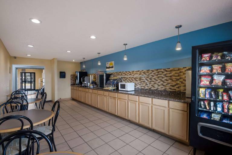 Days Inn by Wyndham Ankeny - Des Moines — photo 3