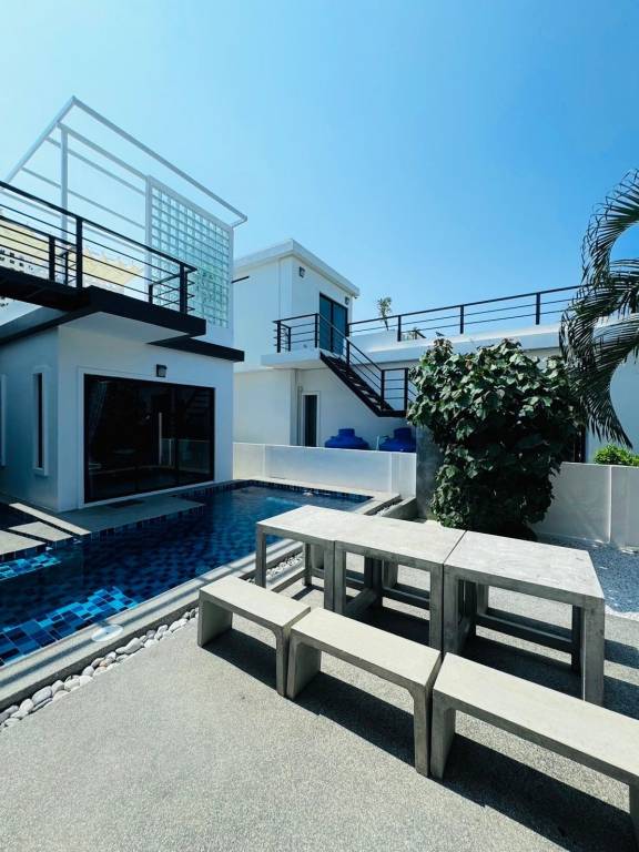 Villa with pool & jacuzzi — photo 3