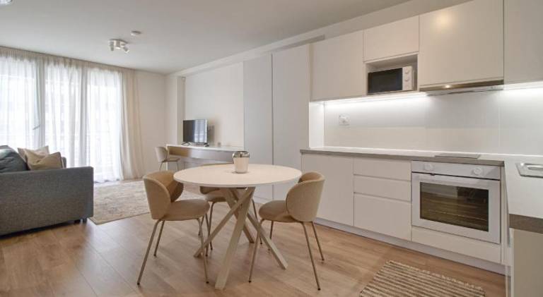 Serviced apartment with pool, hot tub & sauna | Pet-friendly — photo 2