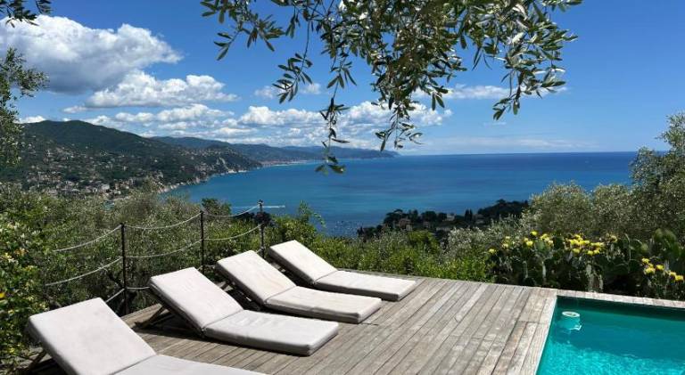 Rental apartment with pool in Rapallo