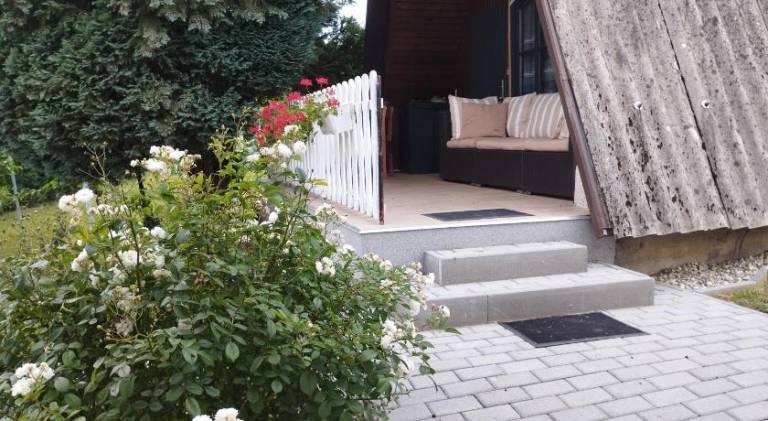 Chalet with garden & patio — photo 4