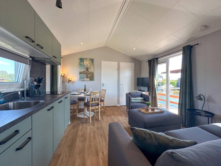 Chalet with patio — photo 4