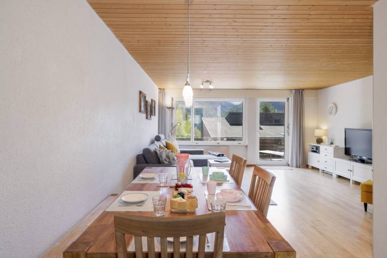 Apartment with patio & barbeque — photo 4