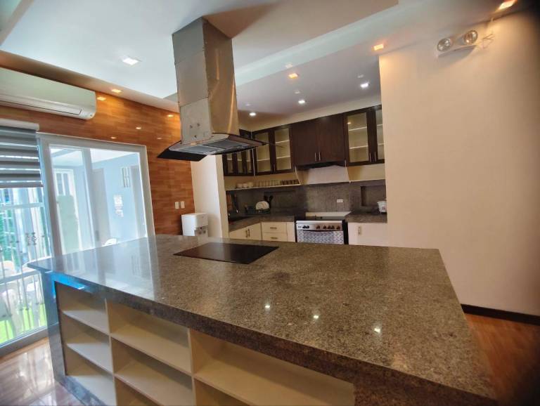 Vacation home with barbecue & pool — photo 3