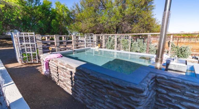 Holiday apartment with jacuzzi, private pool & patio | Suitable for remote work — photo 2