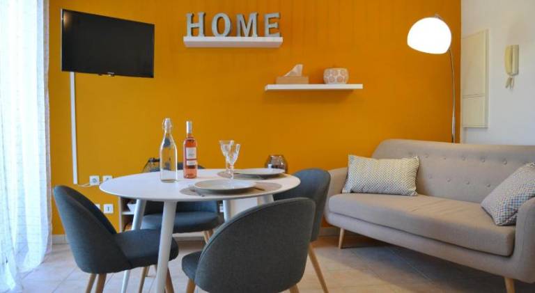 Apartment with terrace — photo 3