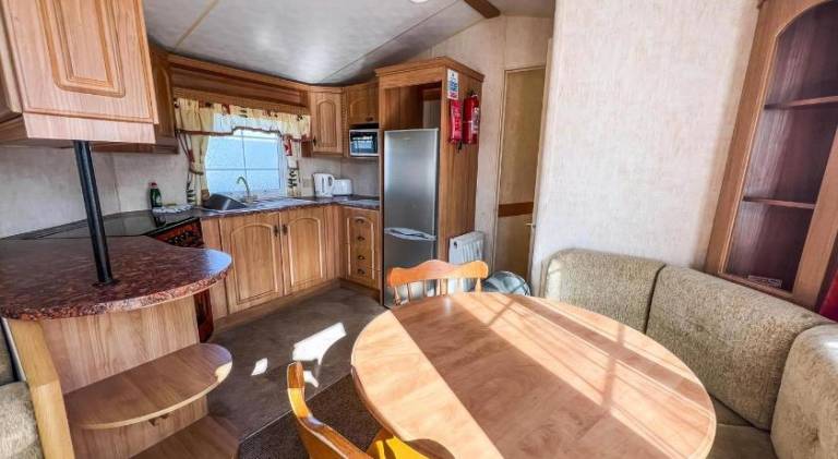 6 Berth Dog Friendly Caravan In Hunstanton, Minutes From The Beach Ref 13013L — photo 3
