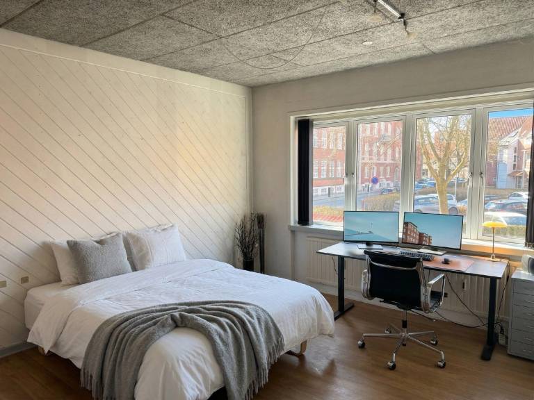 Garden Suite - 1BR - City Views - Walk to Everything — photo 2