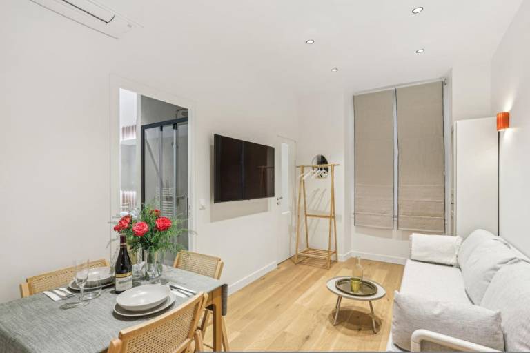 Lavie Maison: AC Hot Tub Close Arc de Tromphe in Clichy
