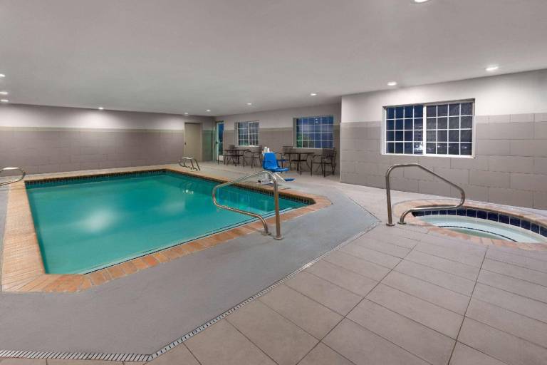 La Quinta Inn & Suites by Wyndham North Orem — photo 5