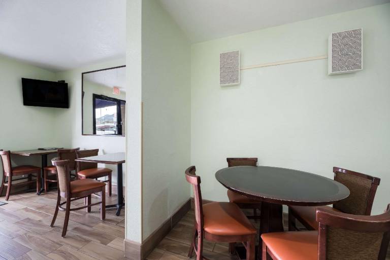 Inn & Suites — photo 5