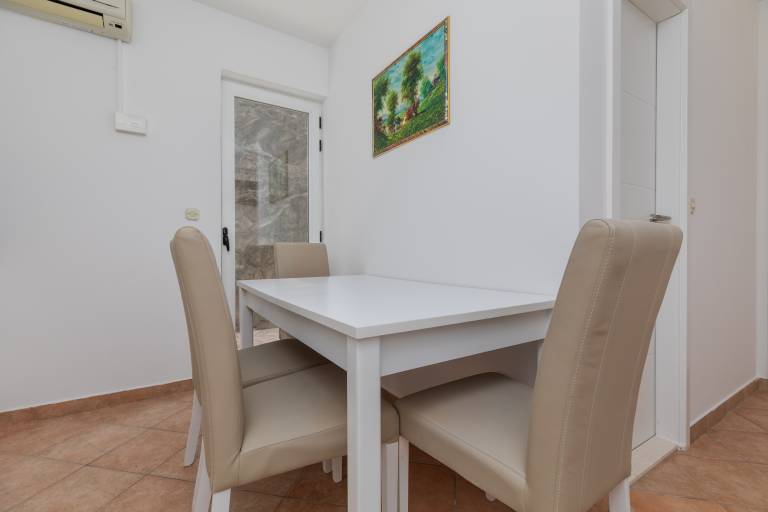 Two bedroom apartment with balcony and sea view Lokva Rogoznica, Omiš (A-23105-c) — photo 3