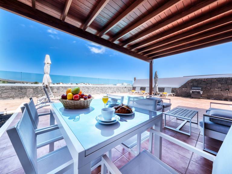 House with barbecue, private pool & garden — photo 3