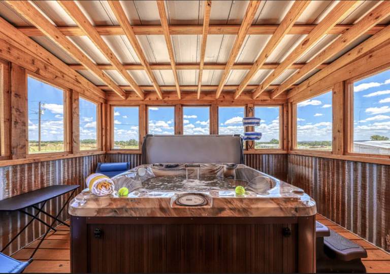 Children-friendly cabin with patio & private pool | Dogs allowed — photo 2