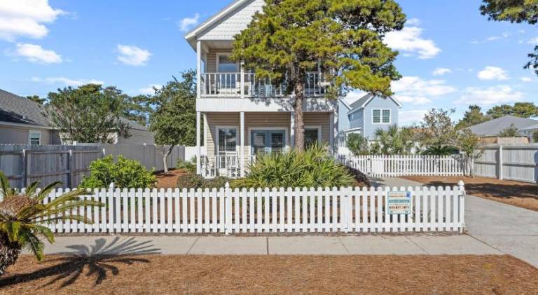Vacation home with pool in Destin, FL