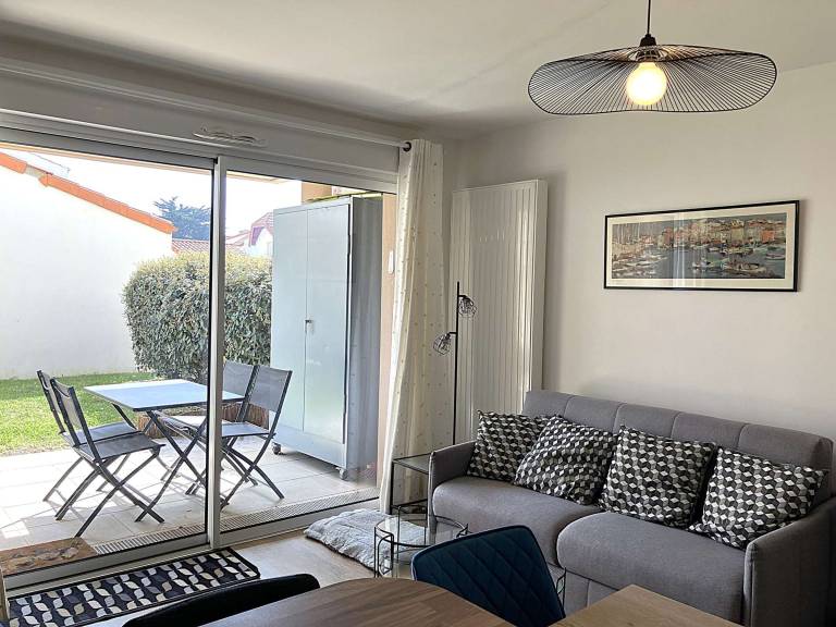 Rental apartment with garden — photo 2