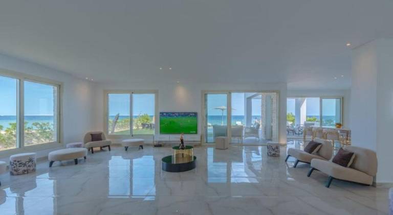 Villa with pool — photo 3