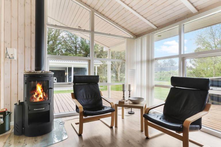 Vacation home with sauna, barbeque & hot tub — photo 4