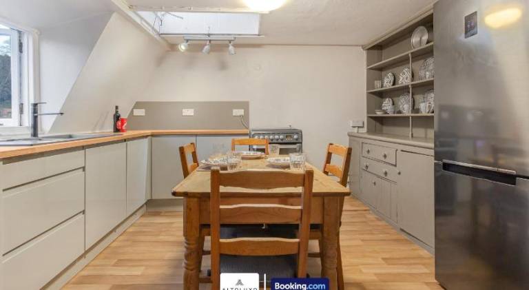 Spacestation Four 4 Bedroom Serviced Apartment By AltoLuxoExperience Short Lets & Serviced Accommoda — photo 4