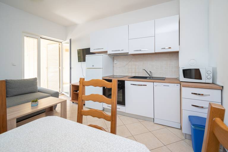 Two bedroom apartment near beach Stara Novalja, Pag (A-21662-a) — photo 5