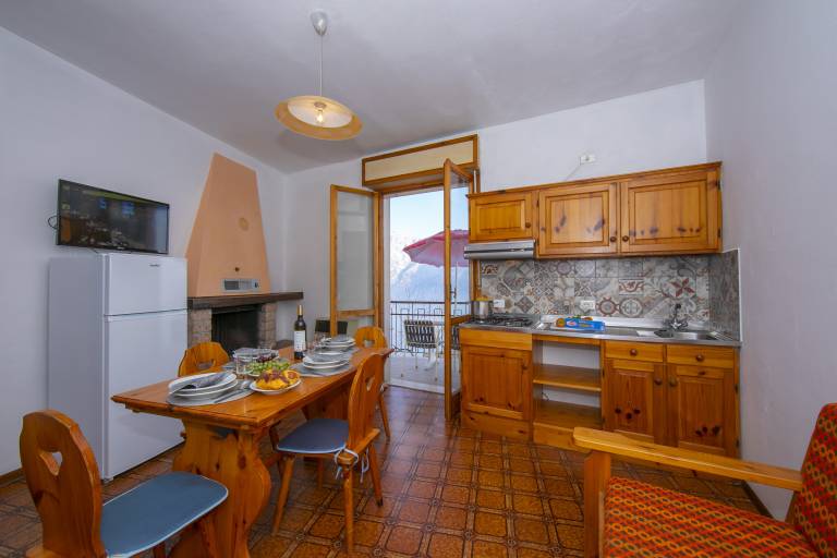 Family-oriented lovely rental apartment with barbeque & yard | Mountain view | Pets allowed — photo 3