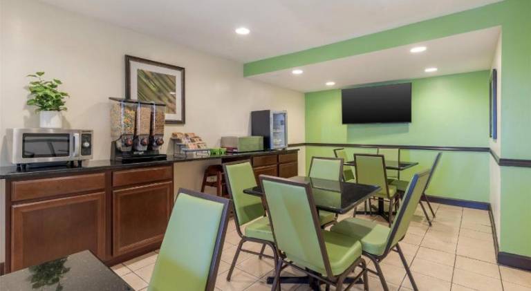 SureStay by Best Western East Brunswick — photo 3