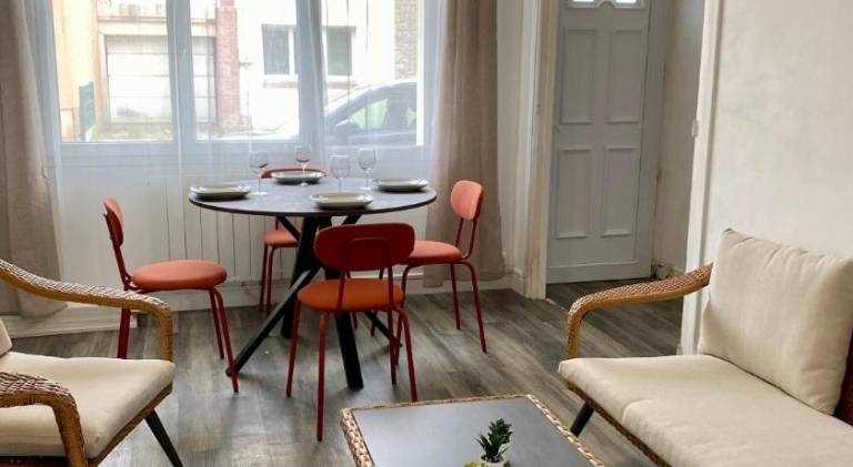 Holiday apartment with 2 rooms for 4 persons in Montreuil
