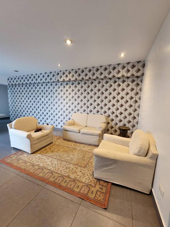Holiday apartment with barbecue & yard — photo 3