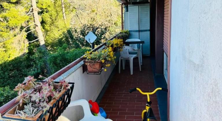 Rental apartment with patio & yard — photo 4